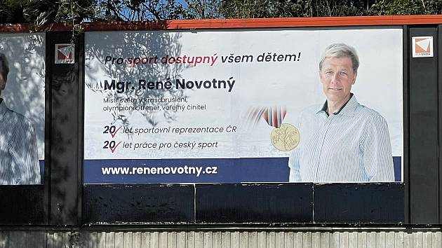 V září se v Brně objevily billboardy, na kterých je René Novotný. Za ANO kandiduje ve volbách do Poslanecké sněmovny.