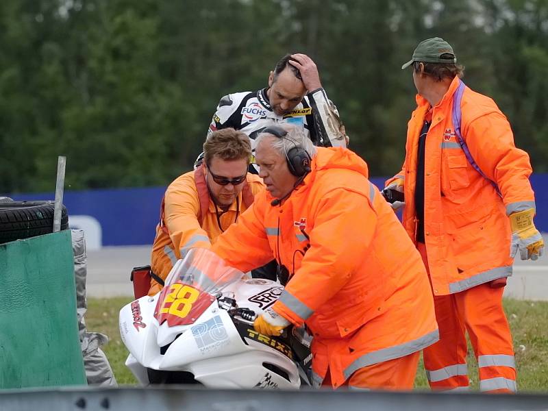 Návštěvníkům Memoriálu Františka Šťastného z motoristické nabídky nic nechybělo. Představili se jezdci na silných strojích, k vidění bylo několik kolizí i nervydrásající boje do posledních metrů.