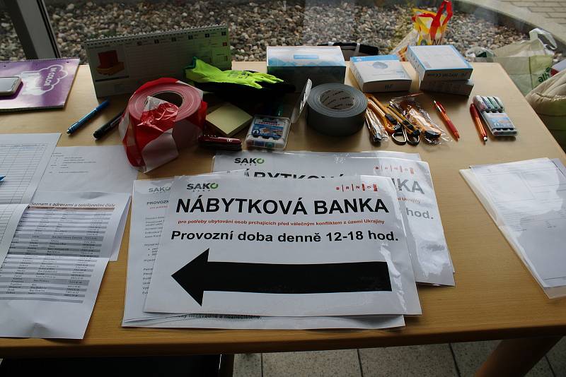 Nábytková banka v pavilonu G1 na brněnském výstavišti je otevřená každý den včetně víkendů od 12 do 18 hodin.