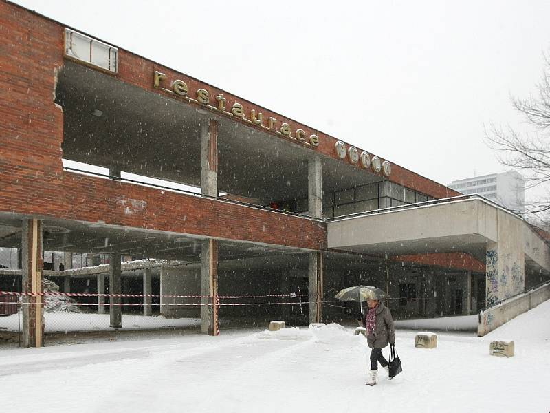 Bývalé obchodní centrum Perla na náměstí Svornosti. 