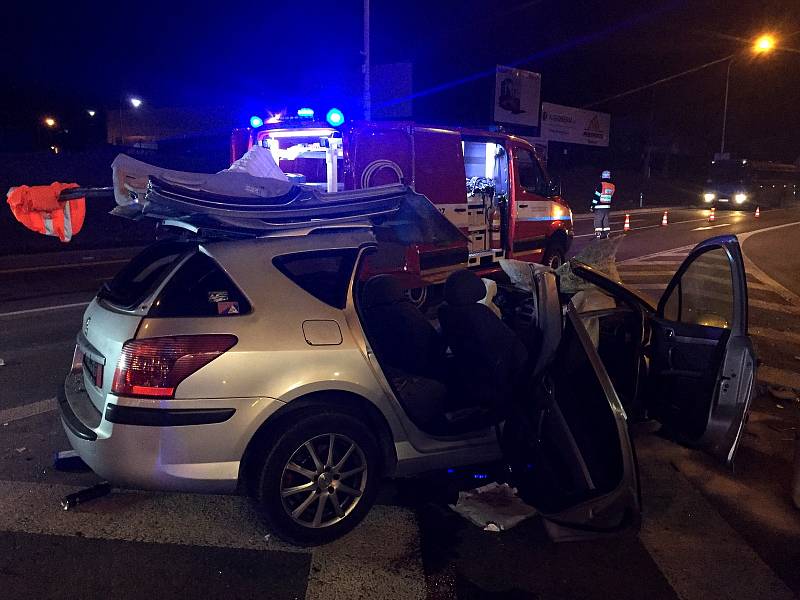 Tragická nehoda v Brně na křižovatce ulic Heršpická a Jihlavská. Srazilo se osobní a nákladní auto.