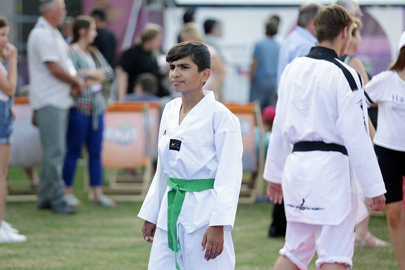 Olympijský festival přilákal v den zahájení stovky diváků. V areálu na brněnské Riviéře si mohli lidé vyzkoušet desítky různých olympijských sportů.