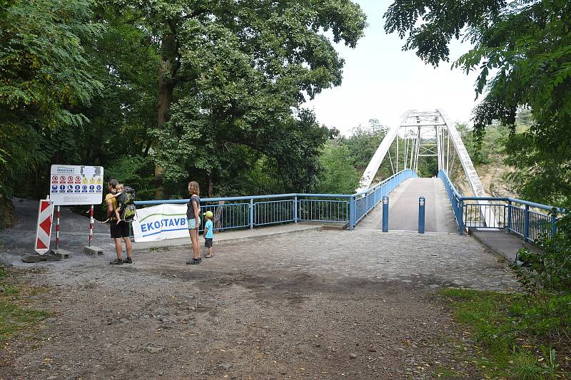 Opravovaná turistická trasa v úseku Junácká louka - Nad Zouvalkou - Kůlny u Brněnské přehrady.
