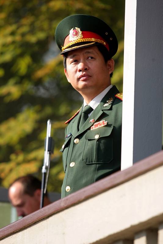 Univerzita obrany slavnostně vyřazovala své absolventy vojenského studia.