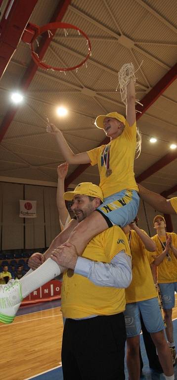 Brněnské basketbalistky po čtvrteční porážce 73:80 s USK Praha po prodloužení končí sezonu na druhém místě.