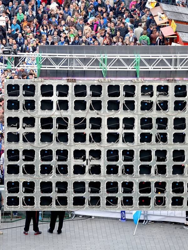 Fanoušci hokejové Komety opět zaplnily brněnské náměstí Svobody.