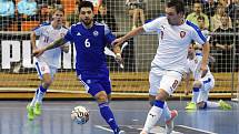 Brno 5.2.2020 - kvalifikační turnaj na futsalové MS 2020 - ČR Matěj Slováček (bílá) Kazachstán Leo (modrá)