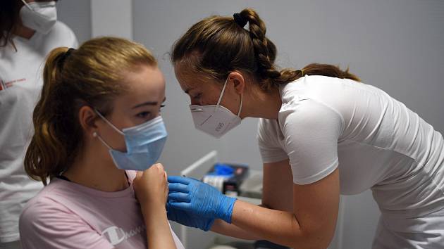 Očkovací centrum bez registrace otevřelo sdružení Podané ruce v prostorách bývalé restaurace Bohéma v Janáčkově divadle v Brně.