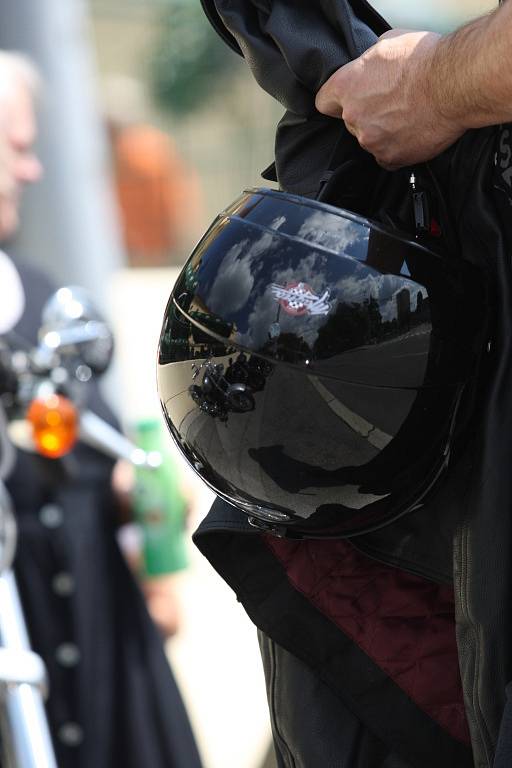 Za zvuku policejních sirén projížděly desítky motorkářů na strojích Harley-Davidson Brnem.