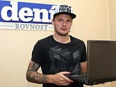 Fotbalista Jakub Řezníček při online rozhovoru v redakci Brněnského deníku Rovnost.