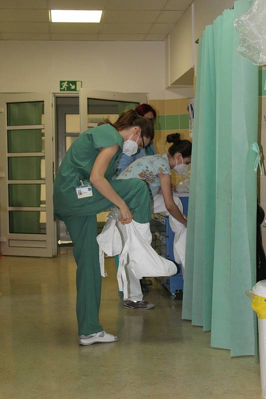 Jednotka intenzivní péče ve Fakultní nemocnici Brno.