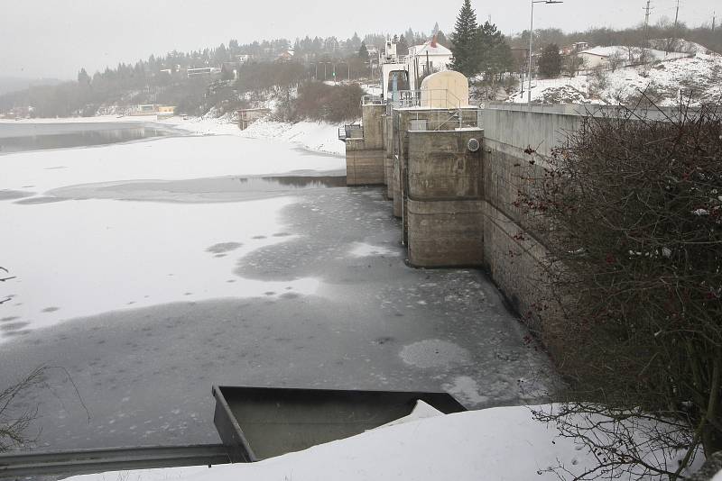 Brněnská přehrada je na polovině kapacity kvůli výjimečně suchému loňskému roku, který byl druhý nejsušší po extrémním roce 2003.
