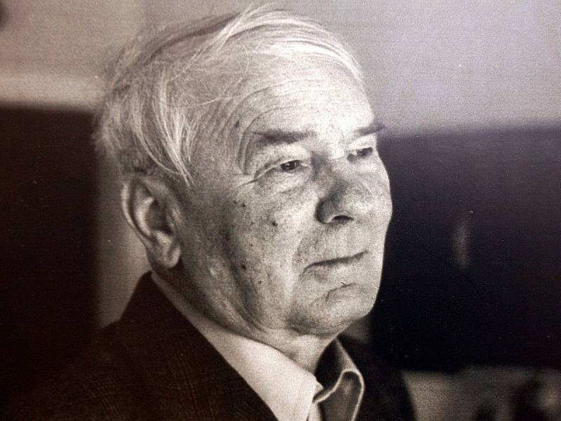 Spisovatel Oldřich Mikulášek psal pro Rovnost po válce v letech 1945 až 1948. Pro list pracoval i Jan Skácel.