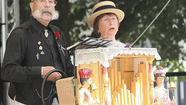 Vychutnat si melodické zvuky flašinetů, poslechnout si zajímavé přednášky o jejich historii nebo restauraci. Nejen to lidem nabízí druhý ročník Mezinárodního setkání flašinetářů, který v pondělí dopoledne začal úvodní přednáškou v Technickém muzeu v Brně.