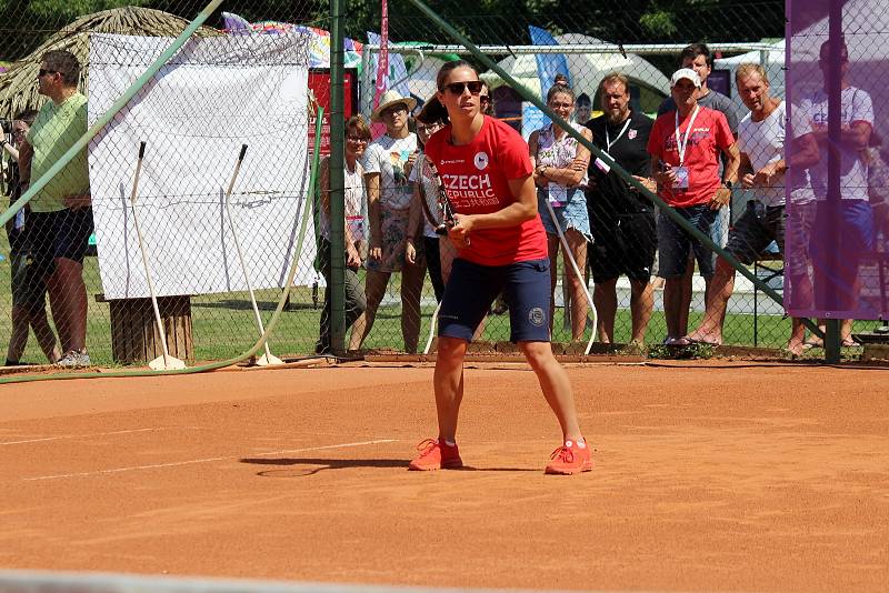 V tenisové exhibici na Olympijském festivalu v Brně si zahráli Lucie Šafářová, Tomáš Plekanec, Daniela Bedáňová a Eva Samková.