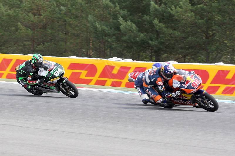 V závodě nejslabší kubatury Moto3 dojel při motocyklové Velké ceně z českých zástupců nejlépe rohatecký Jakub Kornfeil. Karla Haniku, jenž startoval ze sedmého místa, potkal ve druhém kole pád. Závod třídy Moto2 vyhrál Johann Zarco.