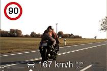 Motorkář překročil rychlost u Blanska.
