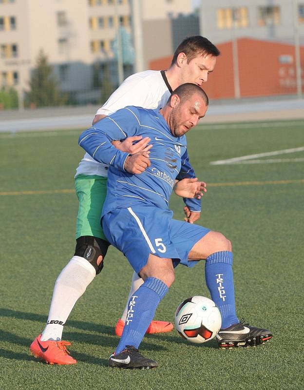 RKM Tripoli (v modrých dresech) si ve šlágru sedmnáctého kola 1. DRFG ligy poradili po boji 3:2 s Restaurací Starobrno (v bílém).