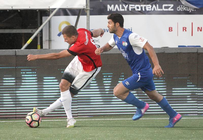 eští reprezentanti na mistrovství Evropy v malém fotbale v Brně rozstříleli Izrael 7:0.