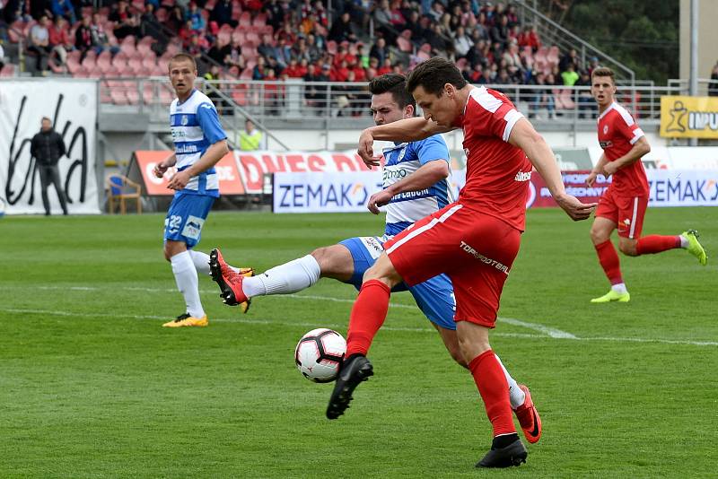 21. kolo druhé ligy mezi domácí FC Zbrojovkou Brno (v červeném) proti FK Ústí nad Labem.