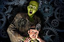 V hlavních rolích Mladého Frankensteina se objeví Milan Němec (dole) a Miroslav Urbánek.