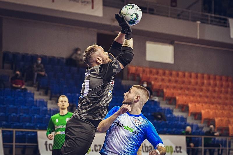 Helas Brno (v modrém) remizoval v derby na domácí palubovce se Žabinskými Vlky 3:3.