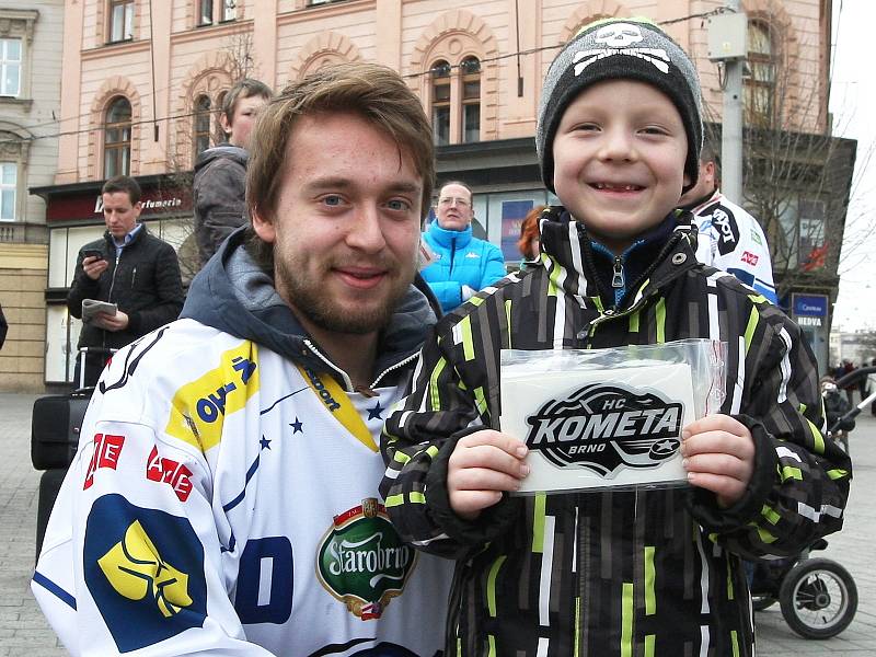 Hráči brněnské Komety lákali fanoušky na play off.