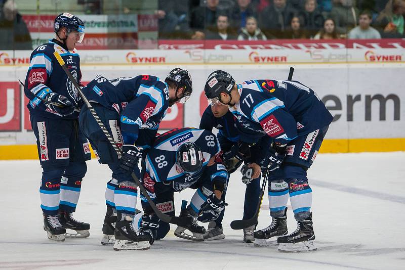 Hokejisté brněnské Komety (v bílém) podlehli Liberci ve 23. kole extraligy 3:4.