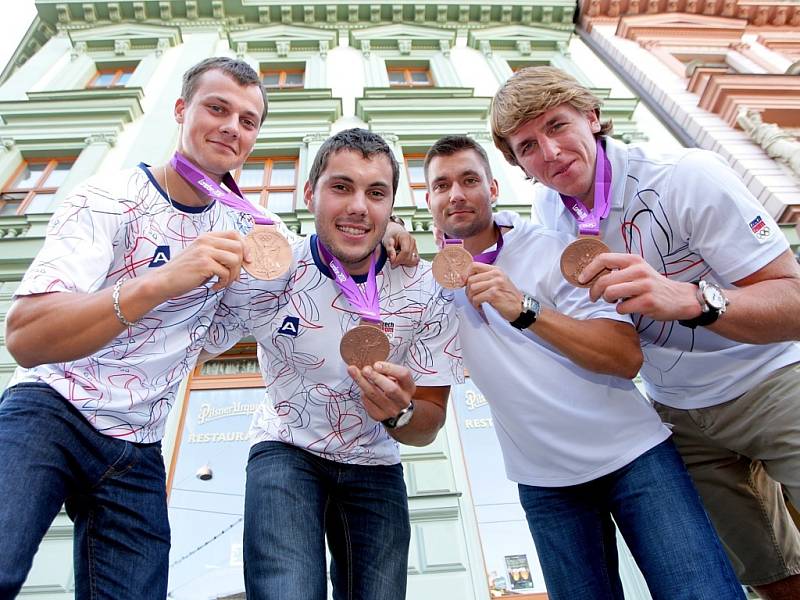 Hosté restaurace Na Švábce mohli ve čtvrtek vidět nejen olympioniky, ale i čtyři bronzové medaile.