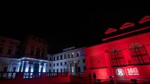 Ve středu 16. února se rozzářily významné budovy napříč republikou sokolskými barvami u příležitosti 160 let od založení organizace. Na snímku Markéty Navrátilové je Michnův palác.