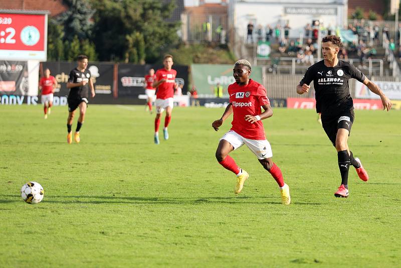 Fotbalisté Zbrojovky Brno (v červeném) doma podlehli Bohemians 1905.