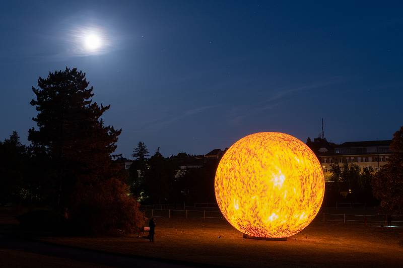 Lunalón, Terralónu a Marsmeloun letos doplní model Slunce.