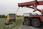 Osmapadesátiletý řidič autobusu vyjel u Žatčan na Brněnsku ze silnice nejprve do příkopu a pak do pole.