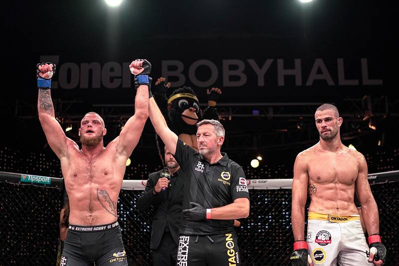 Při galavečeru MMA Oktagon 16 v Brně se blýskli Rony Paradaiser nebo Tereza Bledá.