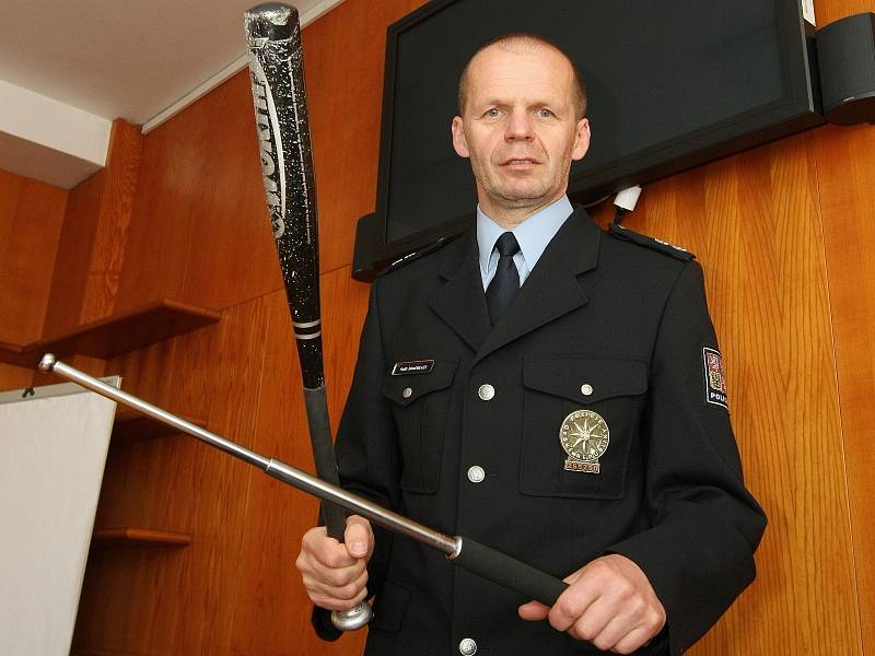 K vydírání osmadvacetiletého podnikatele použili i baseballovou pálku (na snímku mluvčí policistů z Brněnska Bohumil Malášek).