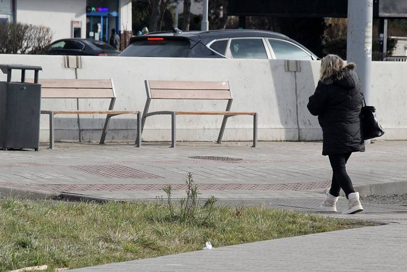 Do smyčky Komárov jezdí nyní tramvajová linka číslo 12. Dál od centra koleje nevedou.