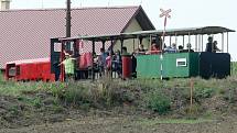 Mezi Zbýšovem a Babicemi u Rosic projížděl historický vlak.