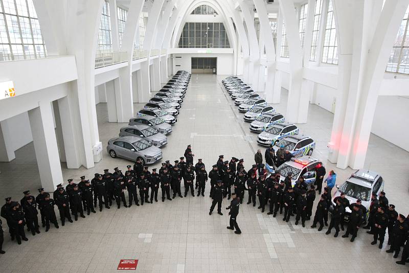 Jihomoravští policisté převzali v pavilonu A brněnského výstaviště nová vozidla.