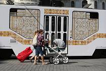 Speciální zlatá tramvaj ke 150. výročí brněnské hromadné dopravy.