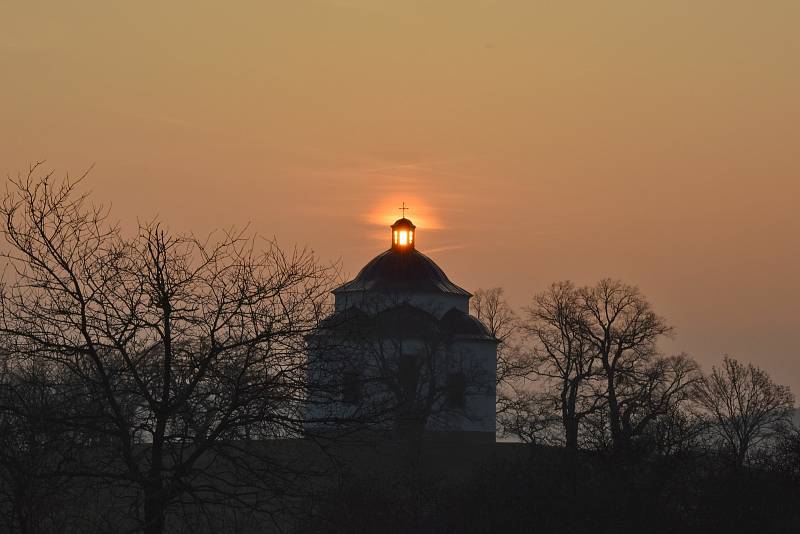 Jako připomínku přinášíme fotografie z minulého ročníku. Rozsvícenou trojici vyfotil Tomáš Kallus.