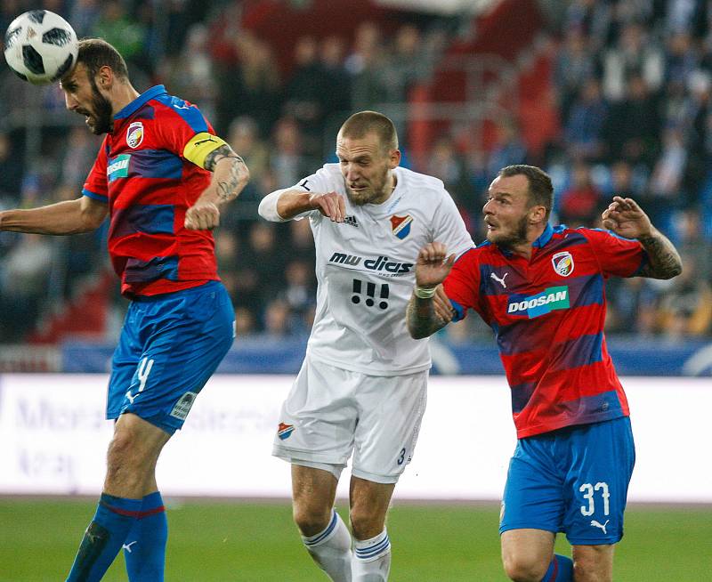 FC Baník Ostrava - FC Viktoria Plzeňzleva Roman Hubník, Martin Šindelář, Jakub Řezníček