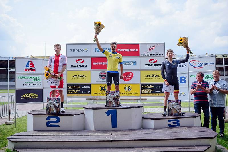 Stupně vítězů 2019: zleva Daniel Staniszewski (Polsko), Matteo Donega (Cycling Team Friuli), Nicolas Pietrula (Dukla Praha).