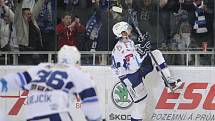 Hokejisté brněnské Komety doma udolali po víc než 77 minutách hry Hradec Králové. Rozhodující trefu a vstupenku do finále extraligy vystřelil v prodloužení na 2:1 Hynek Zohorna.