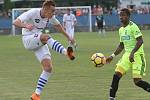 Fotbalisté Líšně (bílé dresy) podlehli v poháru prvoligové Karviné jasně 0:4.