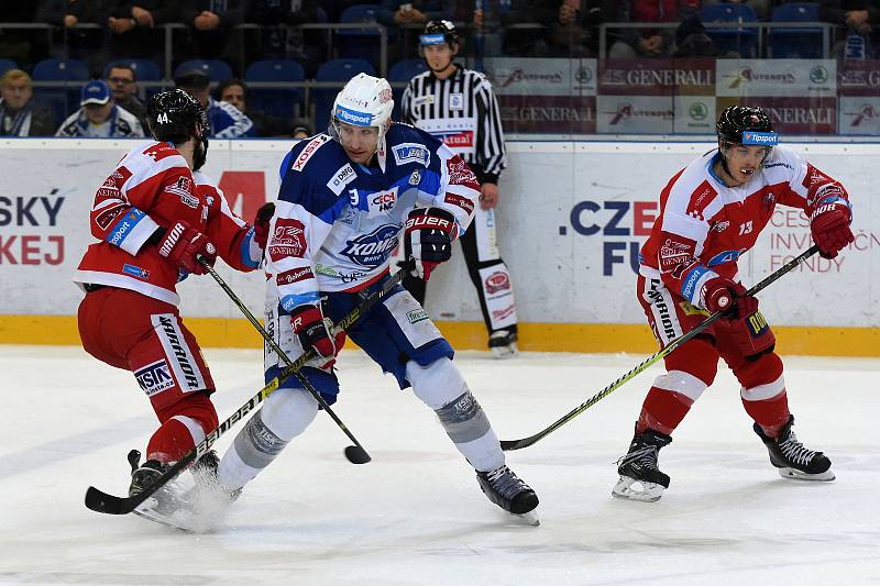 Domácí HC Kometa Brno (bílá) proti HC Olomouc po nájezdech zvítězila 4:3.