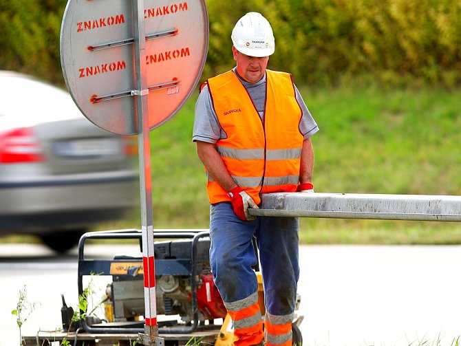 Rozsáhlá oprava dálnice D1 mezi Brnem a Vyškovem žádné velké problémy zatím nezpůsobila. Potíže se ale očekávají ve všední dny