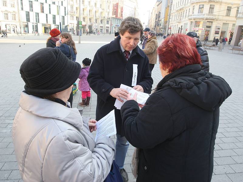 Vadí nám pozastavená privatizace, protestovali lidé na náměstí Svobody.