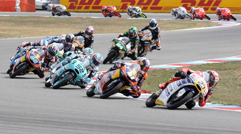 V závodě nejslabší kubatury Moto3 dojel při motocyklové Velké ceně z českých zástupců nejlépe rohatecký Jakub Kornfeil. Karla Haniku, jenž startoval ze sedmého místa, potkal ve druhém kole pád. Závod třídy Moto2 vyhrál Johann Zarco.