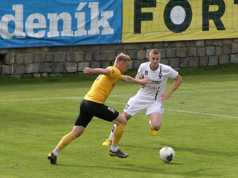 24.6.2020 - 26 kolo F:NL mezi domácí SK Líšeň (bílá - Michal Jeřábek) proti FK Baník Sokolov (žlutá)