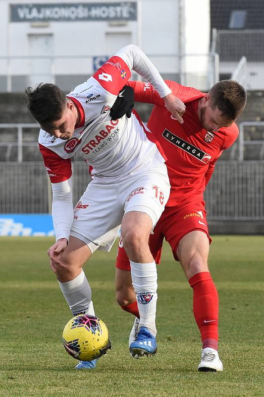 Brno 29.2.2020 - přátelské utkání mezi domácí FC Zbrojovkou Brno (červená) a FK Pardubicemi (bílá)